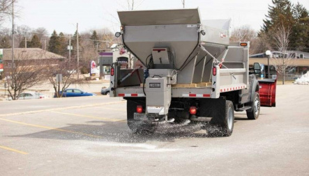 New Western 2.2 CY Marauder Stainless Steel Hopper Spreader w/Pintle Chain Conveyor