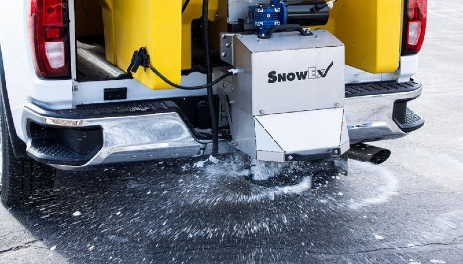 New SnowEx 2.2CY Renegade Helixx P220A Poly Hopper Spreader **w/Lid, Inverted V, & Helixx Auger