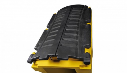 New SnowEx 2.2CY Renegade Helixx P220A Poly Hopper Spreader **w/Lid, Inverted V, & Helixx Auger