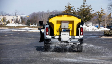 New SnowEx 2.2CY Renegade Helixx P220A Poly Hopper Spreader **w/Lid, Inverted V, & Helixx Auger