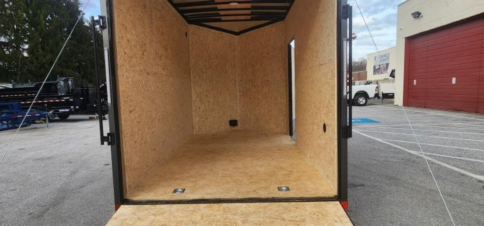 New 7 x 12 Look Element Se V-Nose Cargo 5k **With Brakes** 7' interior height