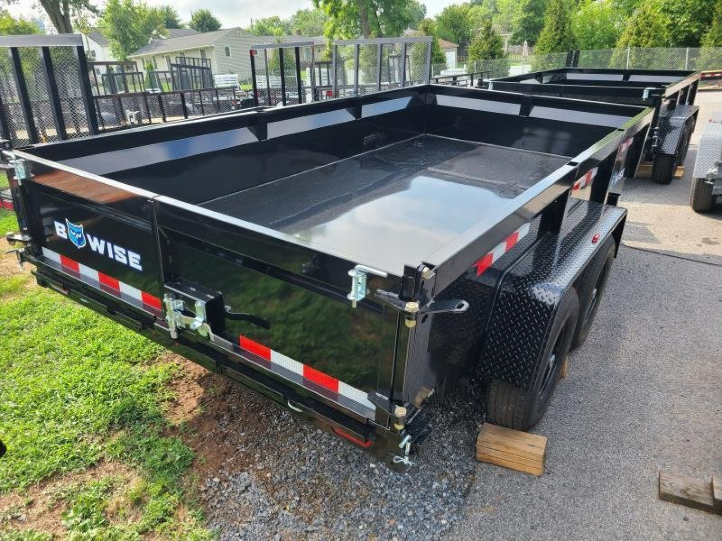 New 7 x 14 B-WISE LE Series Low Profile Dump Trailer, 14K GVWR w/Dual Telescopic Rams **7GA Floor, Dual Acting Gate, Ramps, D-Rings