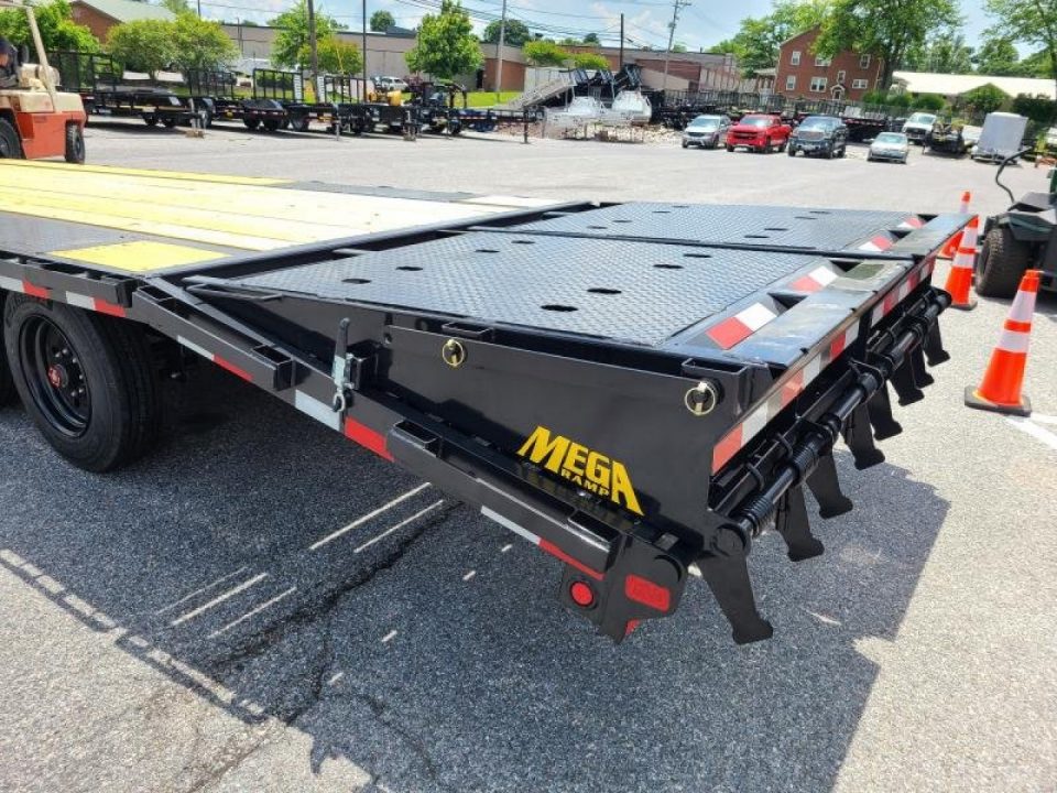 New 8.5 x 25 (20+5) Big Tex 16GN Gooseneck Deck Over Equipment Trailer, 17.5k **w/Mega Ramps & Spare Tire Assy