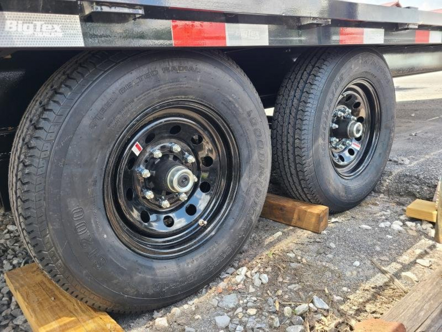 New 8.5' x 25' (20'+5') Big Tex 14PH Deckover Equipment Trailer, 16K GVWR ***w/Spare Tire, Mega Ramps