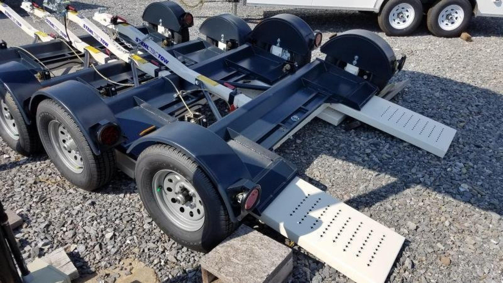New 80" Stehl Tow 3.5k Tow Dolly  **No Brakes