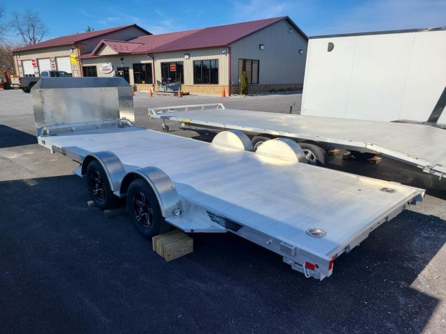 New 7 x 20 Aluma EX8220 Executive Series Car Hauler, 7K GVWR **Includes Stone Guard, Toolbox, Bed Lights, Spread Axles