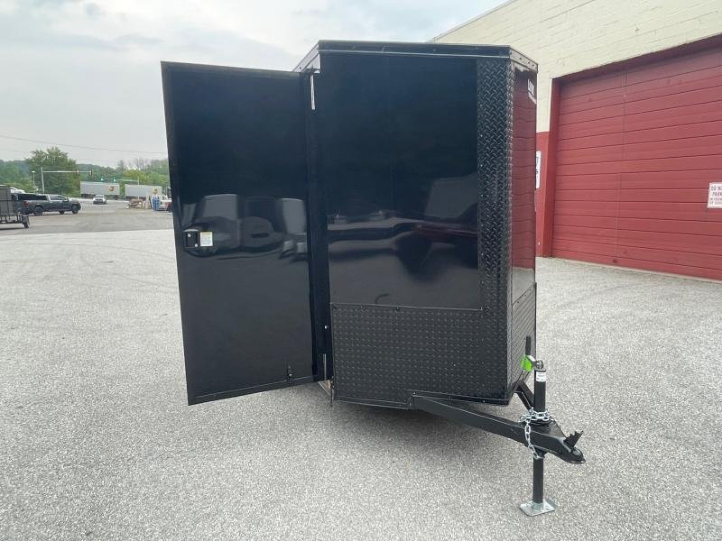 New 5 x 8 Look Element SE V-Nose Cargo 3k w/side door