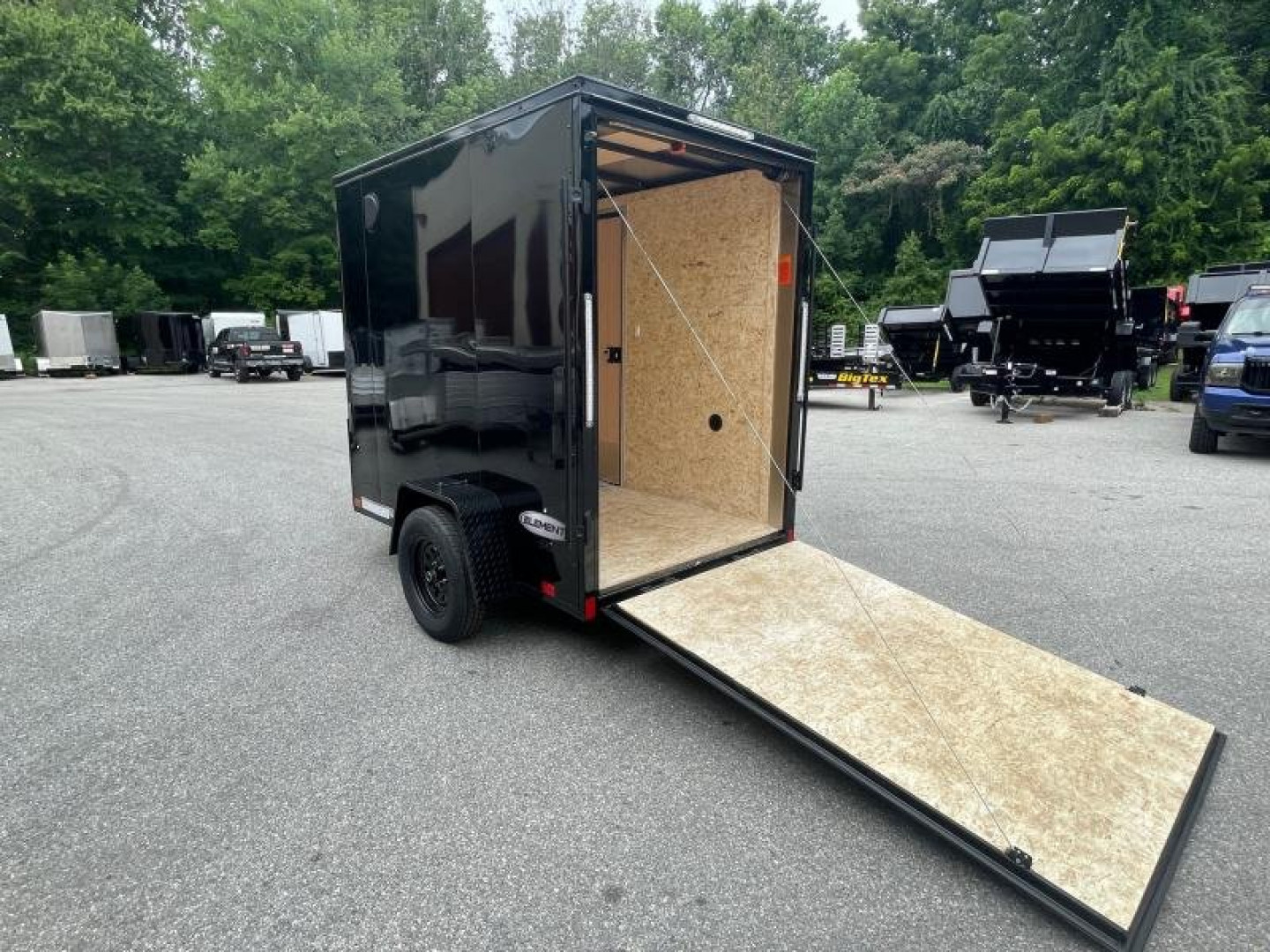 New 5 x 8 Look Element SE V-Nose Cargo 3k w/side door