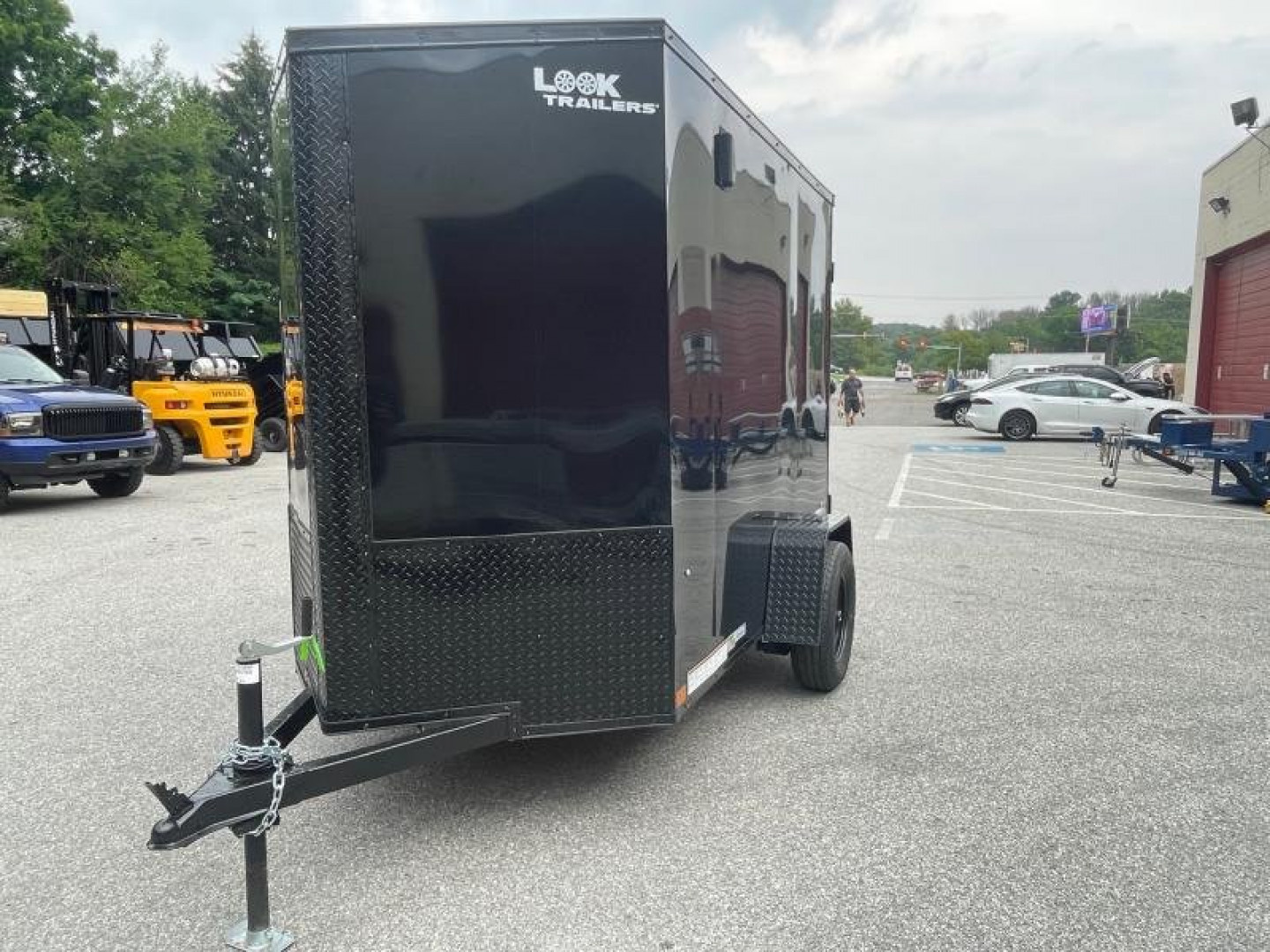 New 5 x 8 Look Element SE V-Nose Cargo 3k w/side door