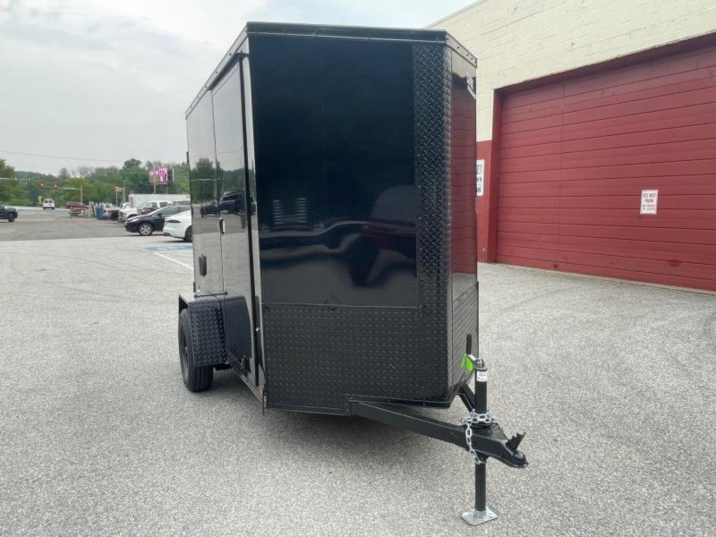 New 5 x 8 Look Element SE V-Nose Cargo 3k w/side door