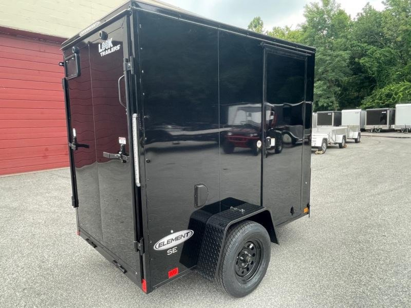 New 5 x 8 Look Element SE V-Nose Cargo 3k w/side door