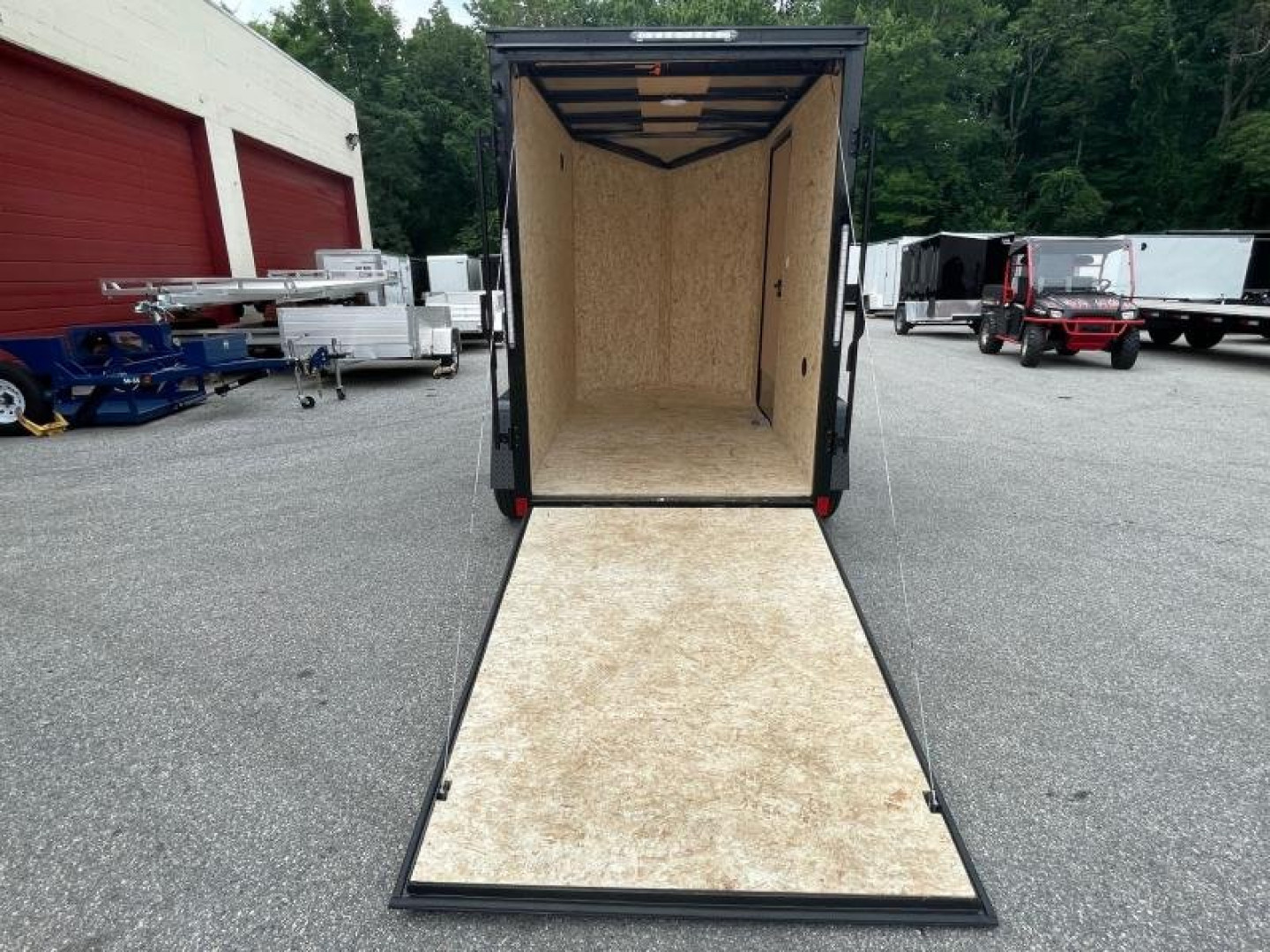 New 5 x 8 Look Element SE V-Nose Cargo 3k w/side door