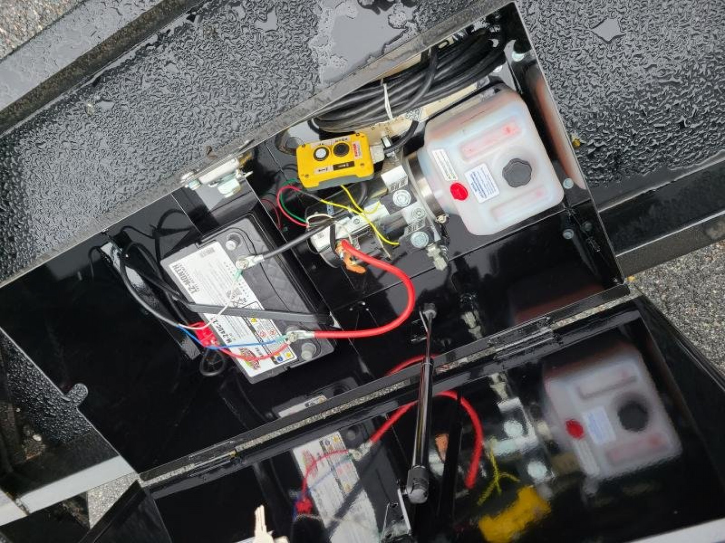 New 7' x 18' B-Wise HT18-14 Hydraulic Tilt Bed Equipment Trailer, 14K GVWR ***w/ Winch Mount, Adj. Coupler, 8k Dropleg Jack