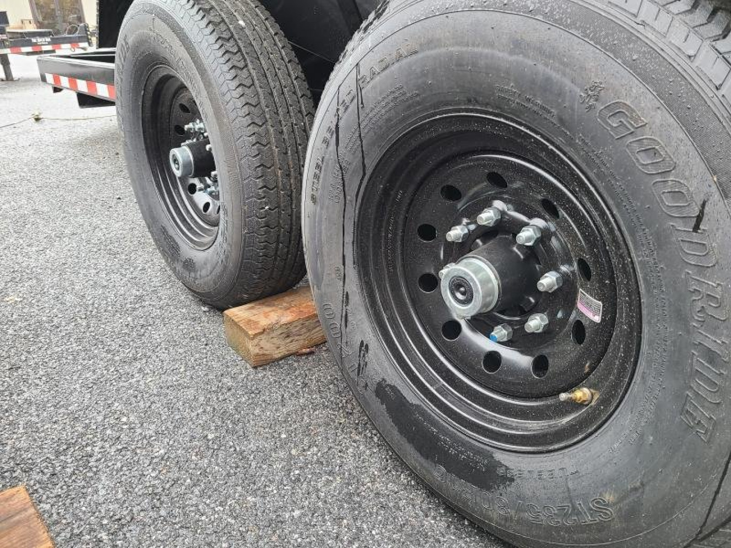 New 7' x 18' B-Wise HT18-14 Hydraulic Tilt Bed Equipment Trailer, 14K GVWR ***w/ Winch Mount, Adj. Coupler, 8k Dropleg Jack