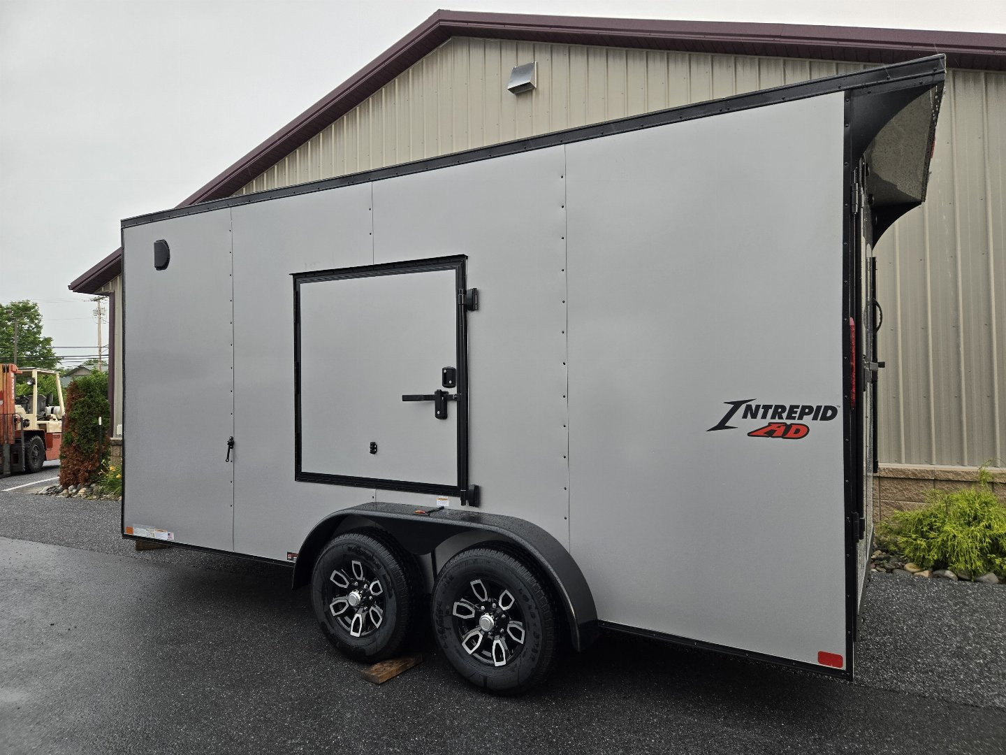 New 7 X 16 Homesteader Intrepid HD V-Nose Enclosed Cargo Trailer, 10k GVWR ***Silver PolyCor Exterior w/Black Out Pkg, Ramp Door, Alum Wheels