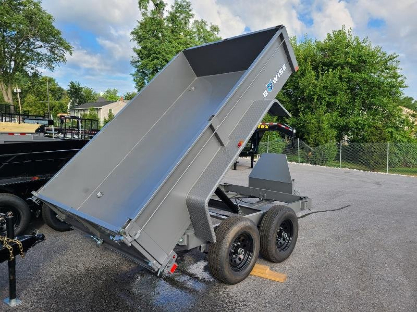 New 6 x 10 B-WISE LE Series Low Profile Dump Trailer, 10K GVWR ***Hammertone Gray w/ Combo Gate, Ramps & D-Rings