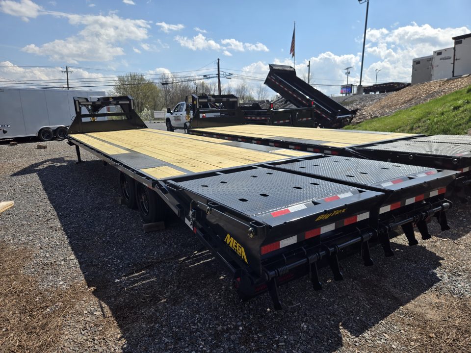 New 8.5 x 30 (25+5) Big Tex 16GN Gooseneck Deck Over Equipment Trailer, 17.5k **w/Mega Ramps & Spare Tire Assy