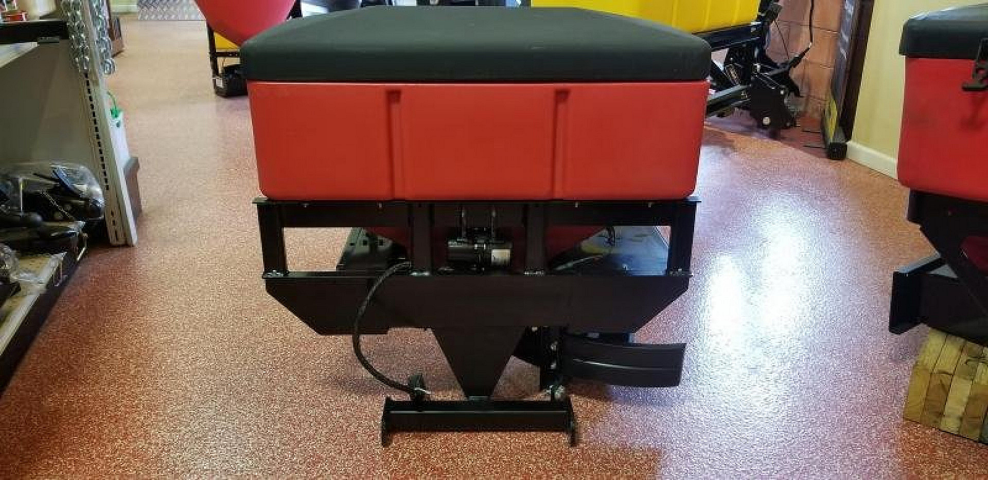 New Western Pro Flo 525 Salt Spreader