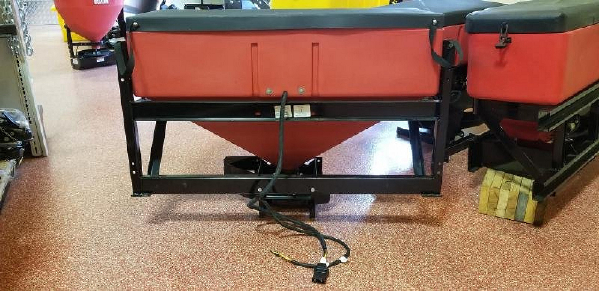 New Western Low Pro 1000 Salt Spreader