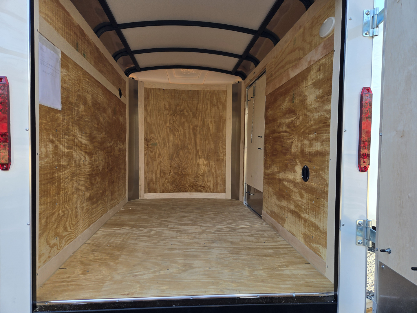 New 5 X 8 Homesteader Challenger Cargo 3k GVWR ***White w/Side Dr & Swing Out Rear Door