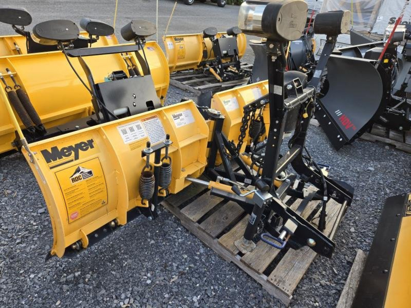 Used USED Meyer 7'6" Super-V LD  ***Complete w/Mount & Wiring off Toyota Tundra