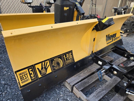 Used USED Meyer 7'6" Super-V LD  ***Complete w/Mount & Wiring off Toyota Tundra