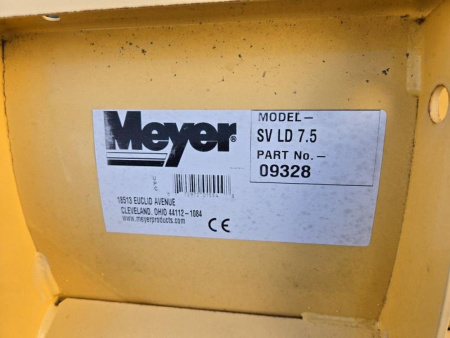 Used USED Meyer 7'6" Super-V LD  ***Complete w/Mount & Wiring off Toyota Tundra