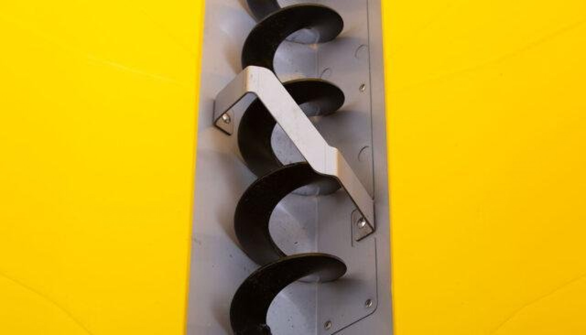 New SnowEx 1.5CY Renegade Helixx P150A Poly Hopper Spreader **w/Lid, Inverted V, & Helixx Auger