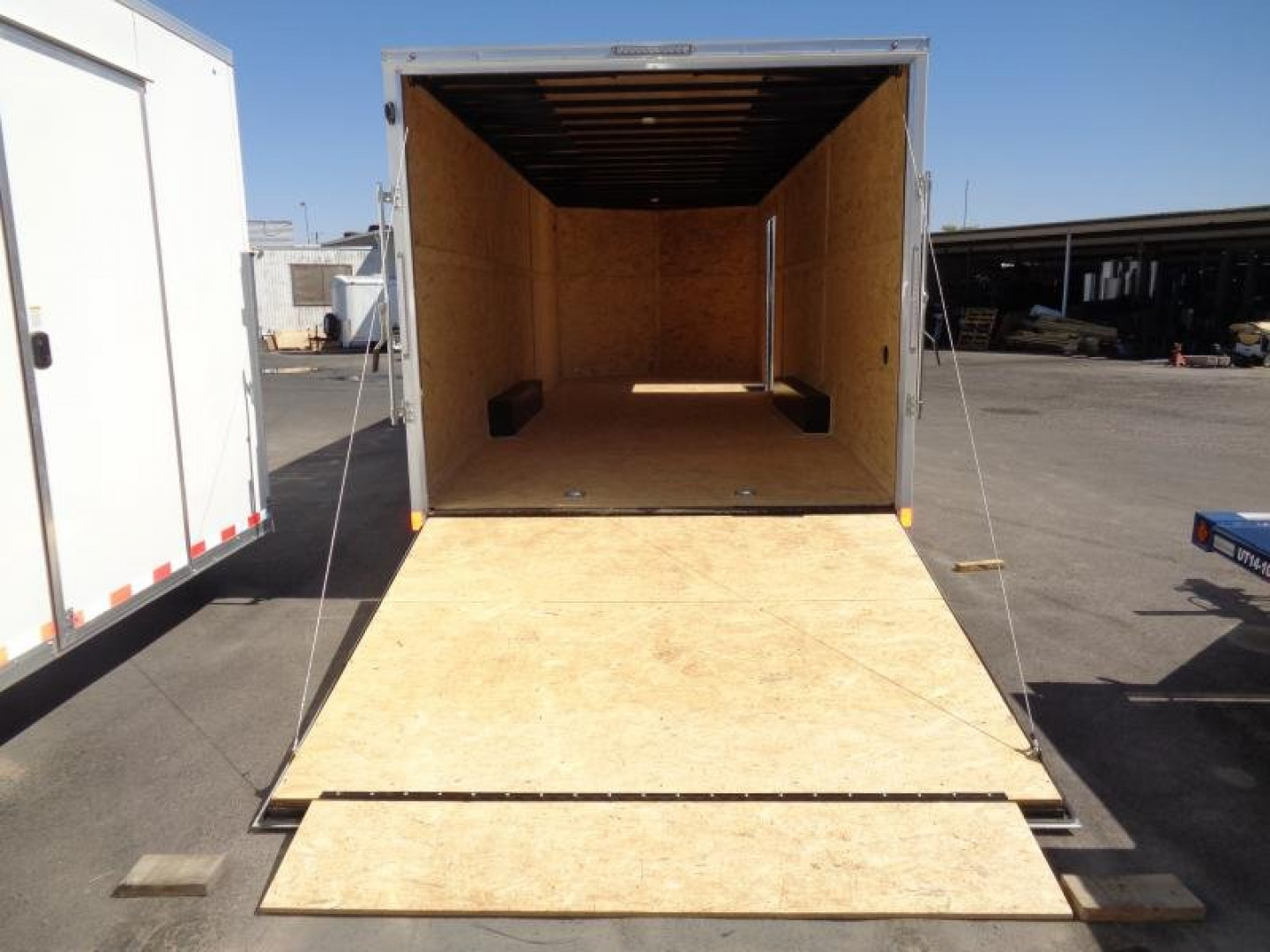 New 2025 Look 8.5x24 Car Hauler - Element SE - V-Nose Car Hauler