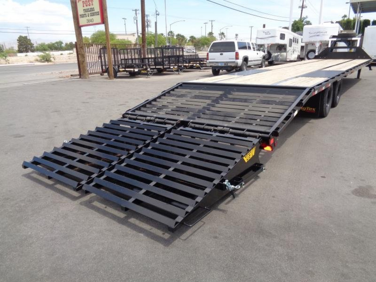 New 2025 Big Tex Trailers 25GN-40D5A Gooseneck Flatbed Trailer