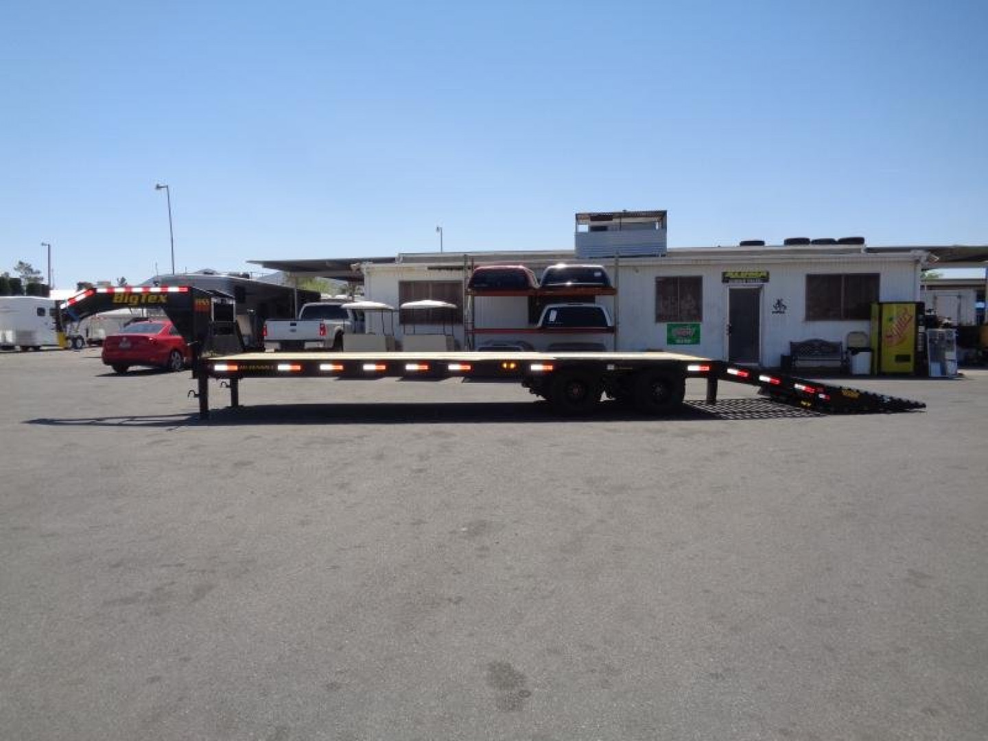 New 2025 Big Tex Trailers 22GN-30D5A Gooseneck Flatbed Trailer