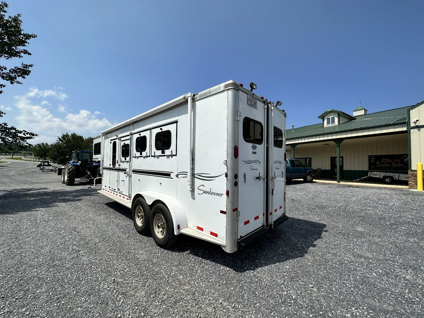 Used 2005 Sundowner Sunlite 727 Horse Trailer