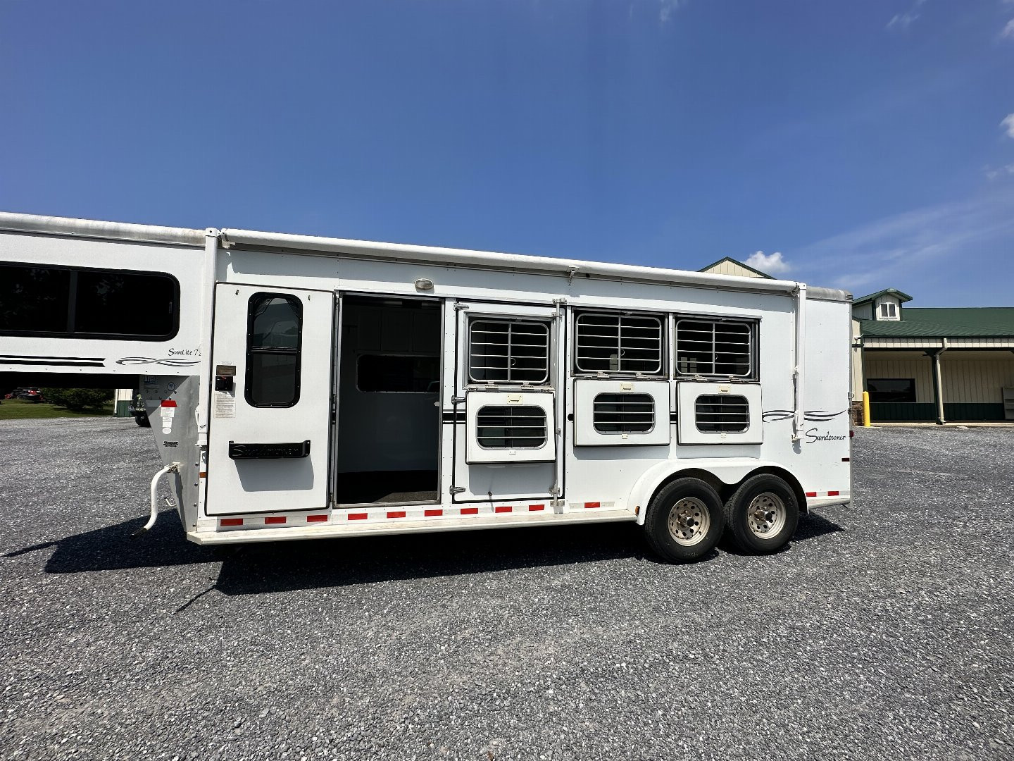 Used 2005 Sundowner Sunlite 727 Horse Trailer