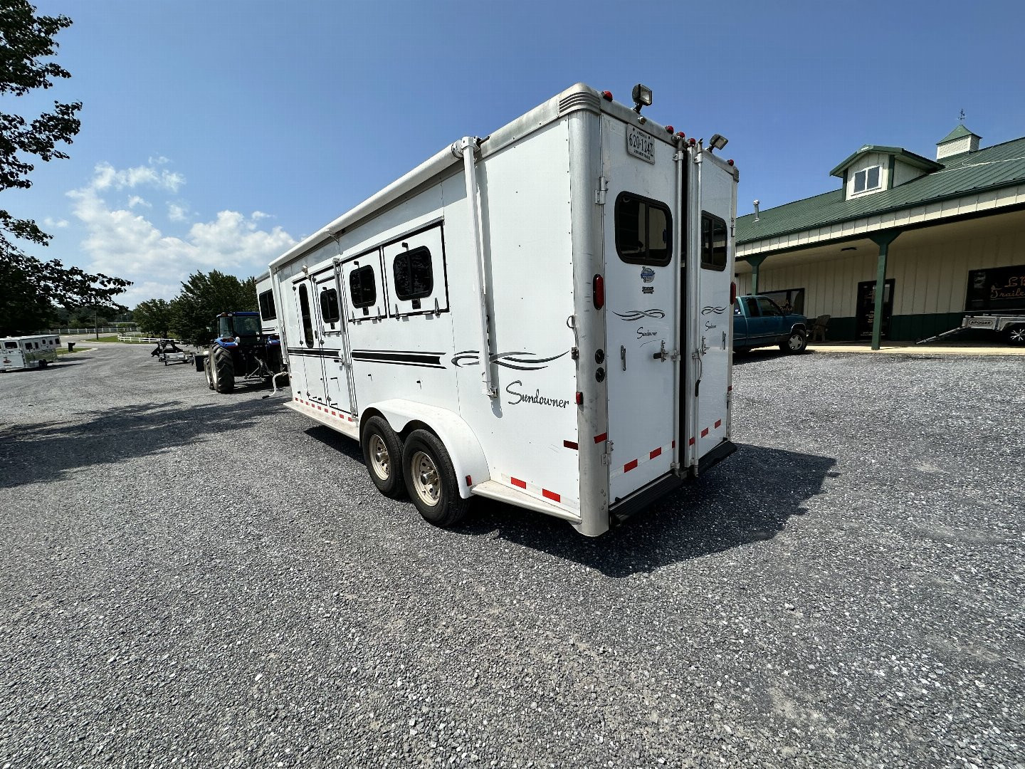 Used 2005 Sundowner Sunlite 727 Horse Trailer