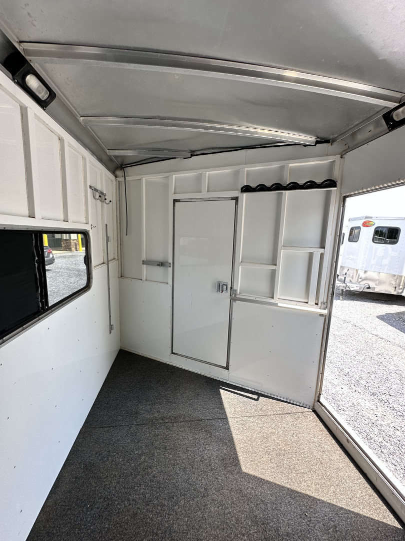 Used 2005 Sundowner Sunlite 727 Horse Trailer