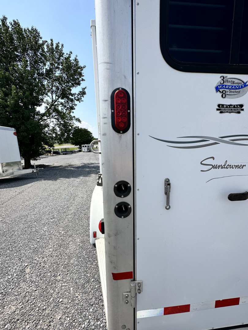 Used 2005 Sundowner Sunlite 727 Horse Trailer
