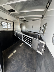 Used 2005 Sundowner Sunlite 727 Horse Trailer