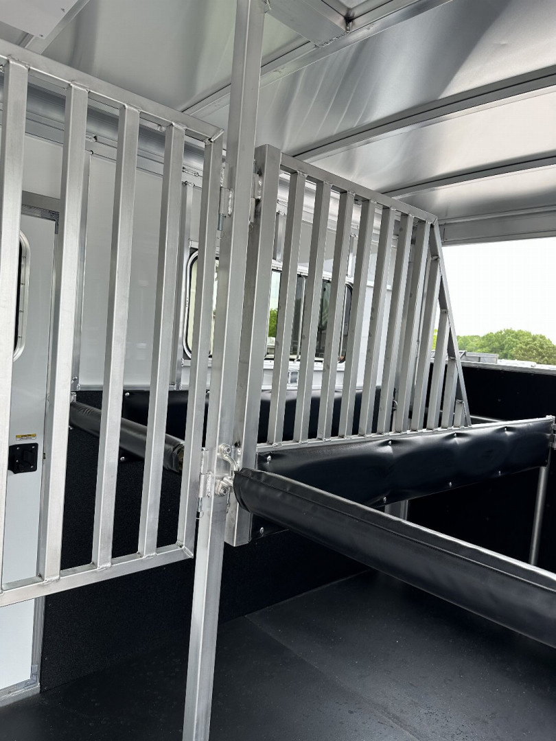 New 2026 Sundowner Trailers CHARTER 2H GNTR Horse Trailer