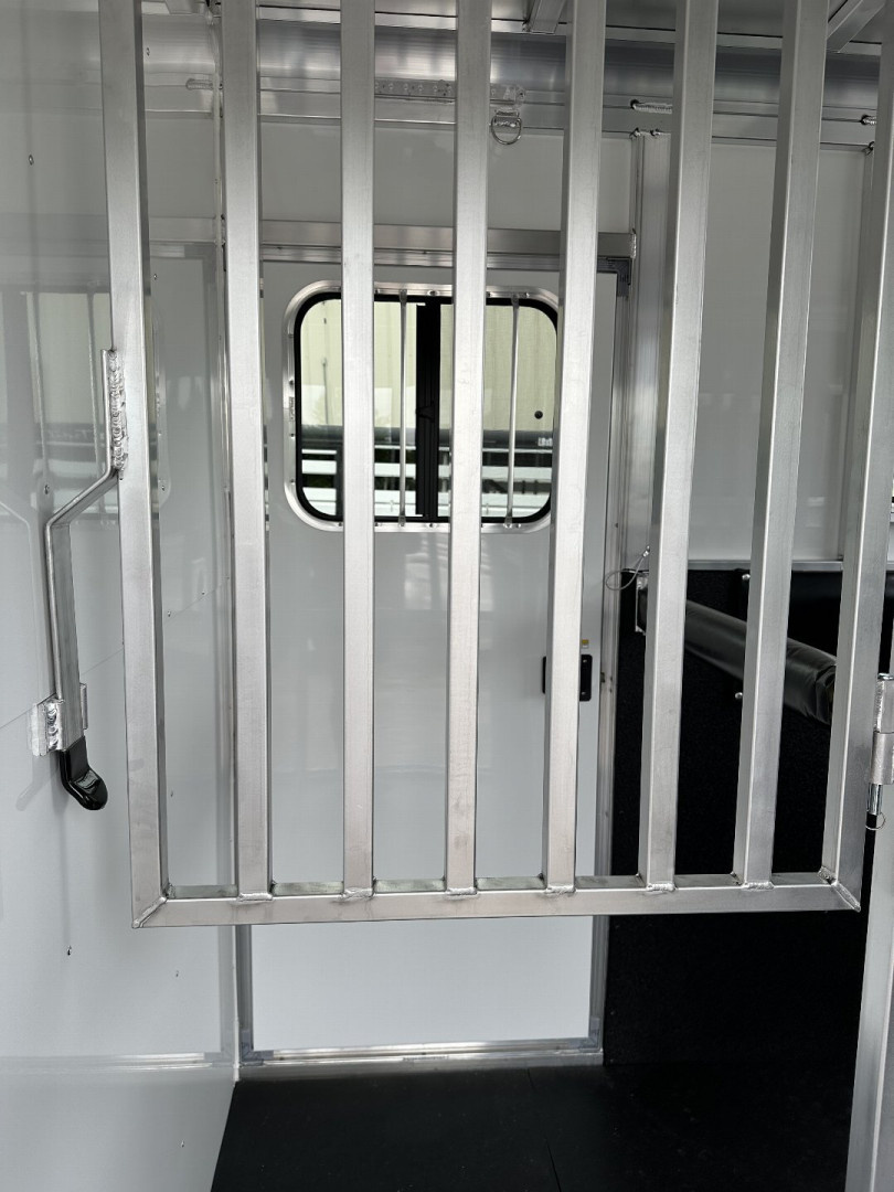 New 2026 Sundowner Trailers CHARTER 2H GNTR Horse Trailer