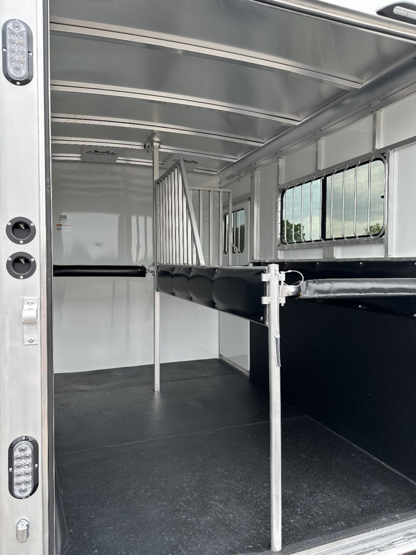 New 2026 Sundowner Trailers CHARTER 2H GNTR Horse Trailer