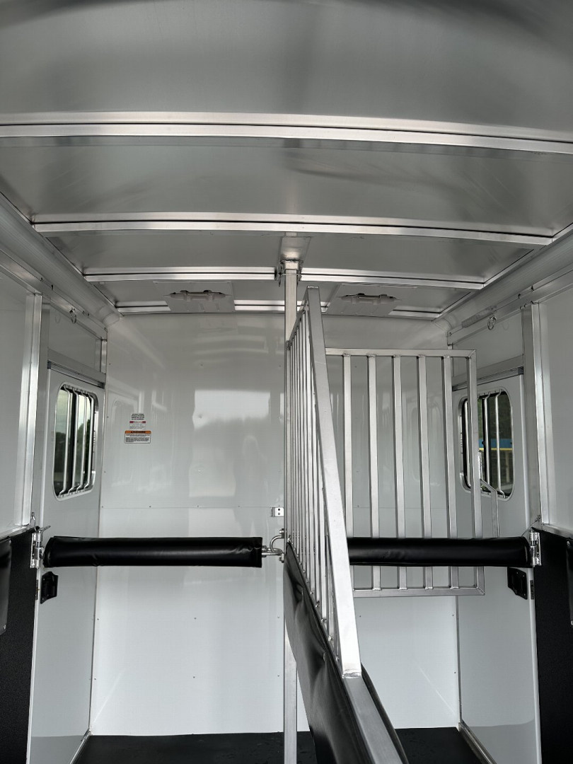 New 2026 Sundowner Trailers CHARTER 2H GNTR Horse Trailer