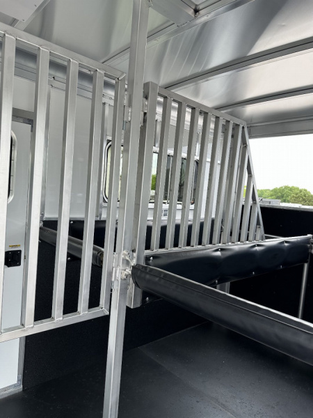 New 2026 Sundowner Trailers CHARTER 2H GNTR Horse Trailer