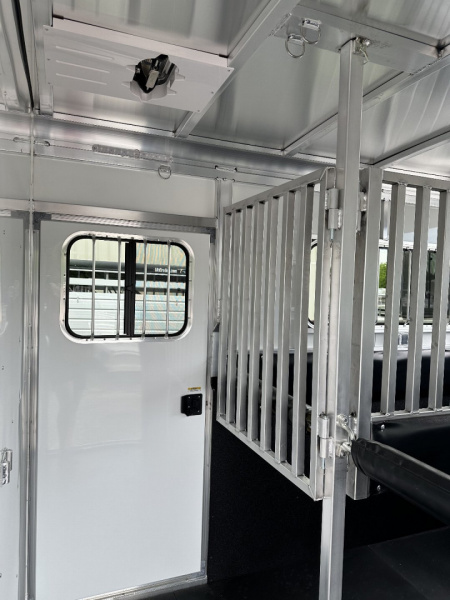 New 2026 Sundowner Trailers CHARTER 2H GNTR Horse Trailer