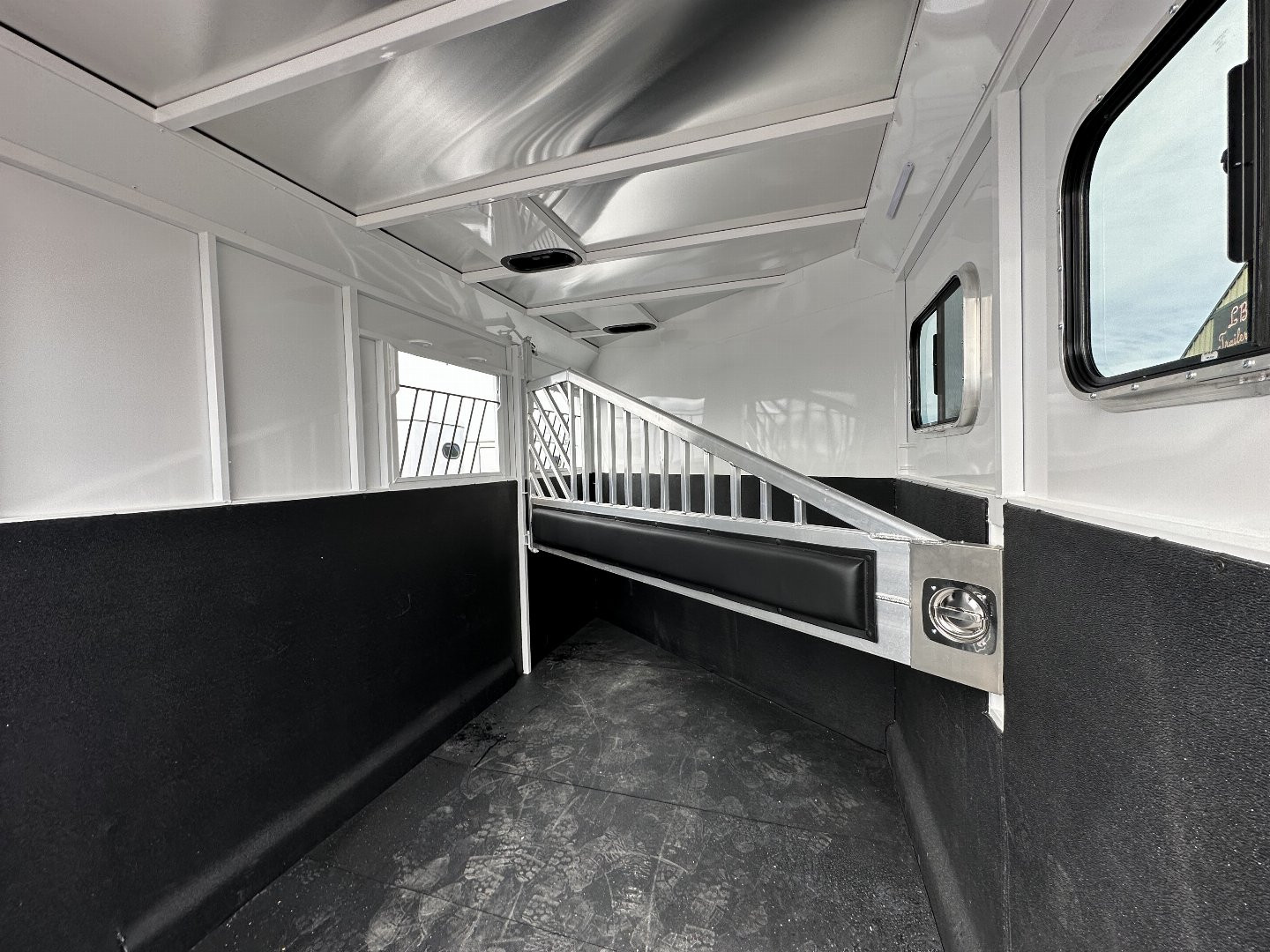 New 2025 Trails West 2H BP CLASSIC Warm Blood Horse Trailer