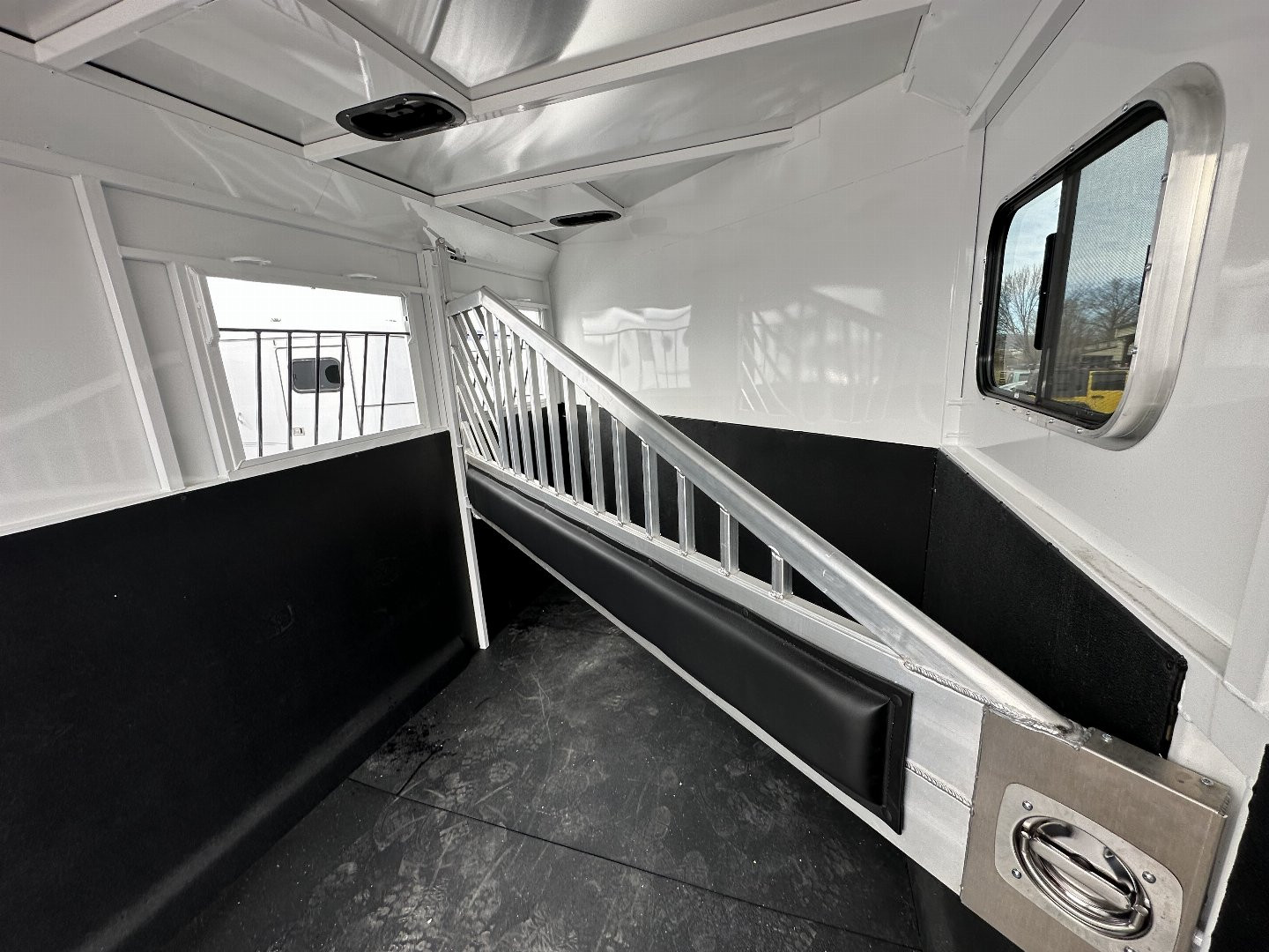 New 2025 Trails West 2H BP CLASSIC Warm Blood Horse Trailer