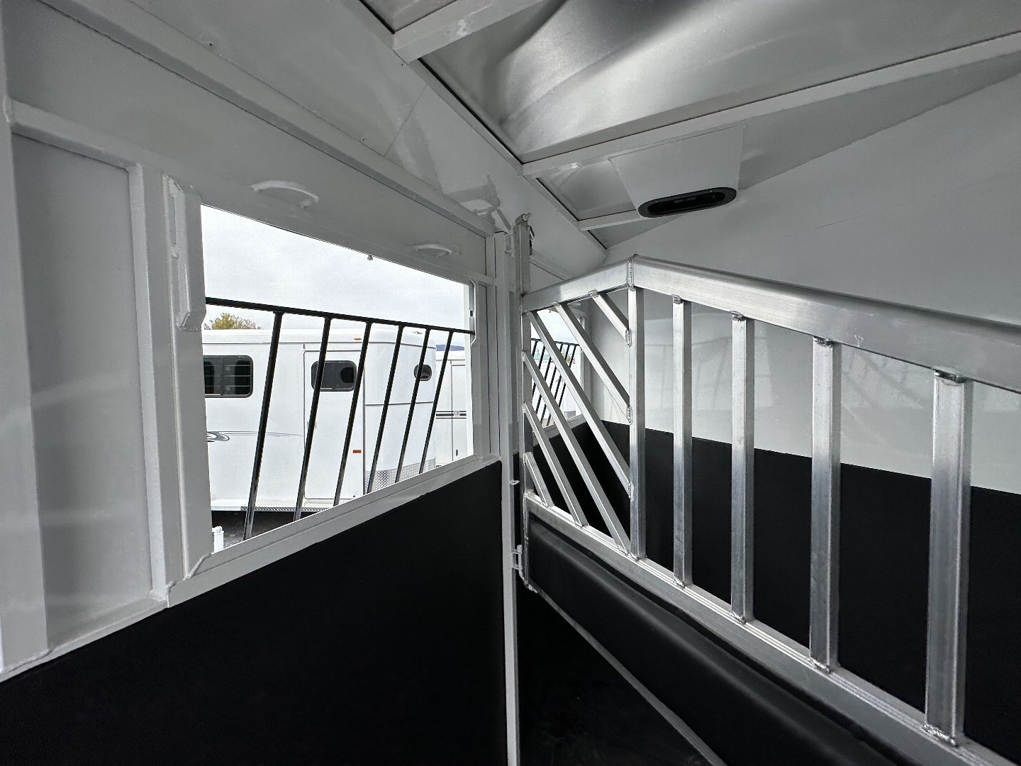 New 2025 Trails West 2H BP CLASSIC Warm Blood Horse Trailer