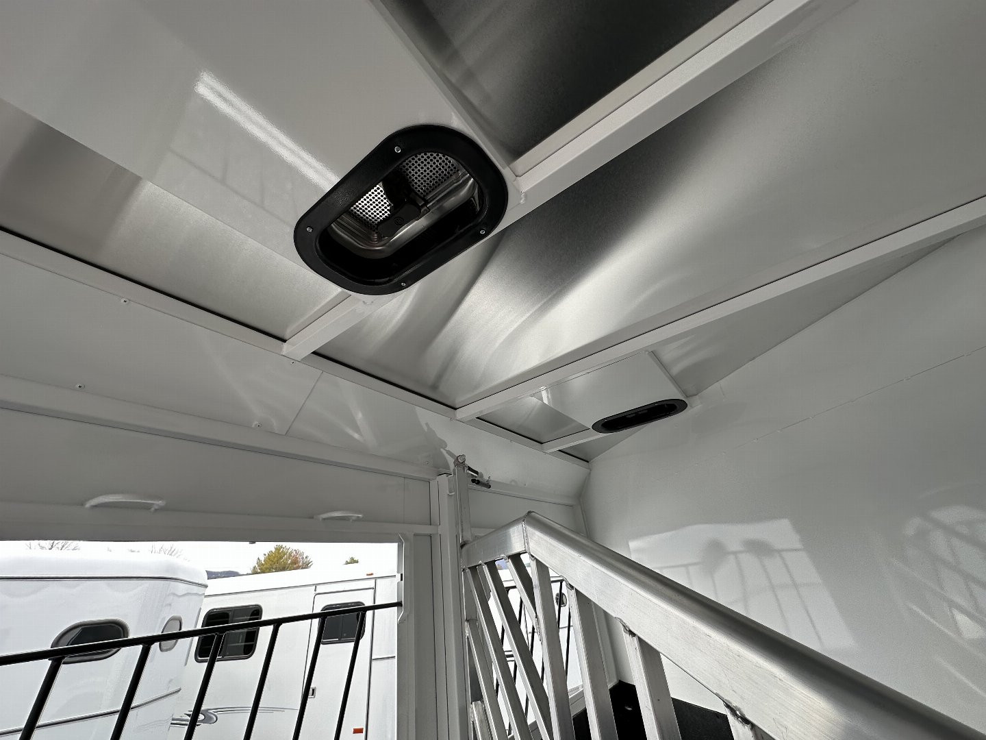 New 2025 Trails West 2H BP CLASSIC Warm Blood Horse Trailer