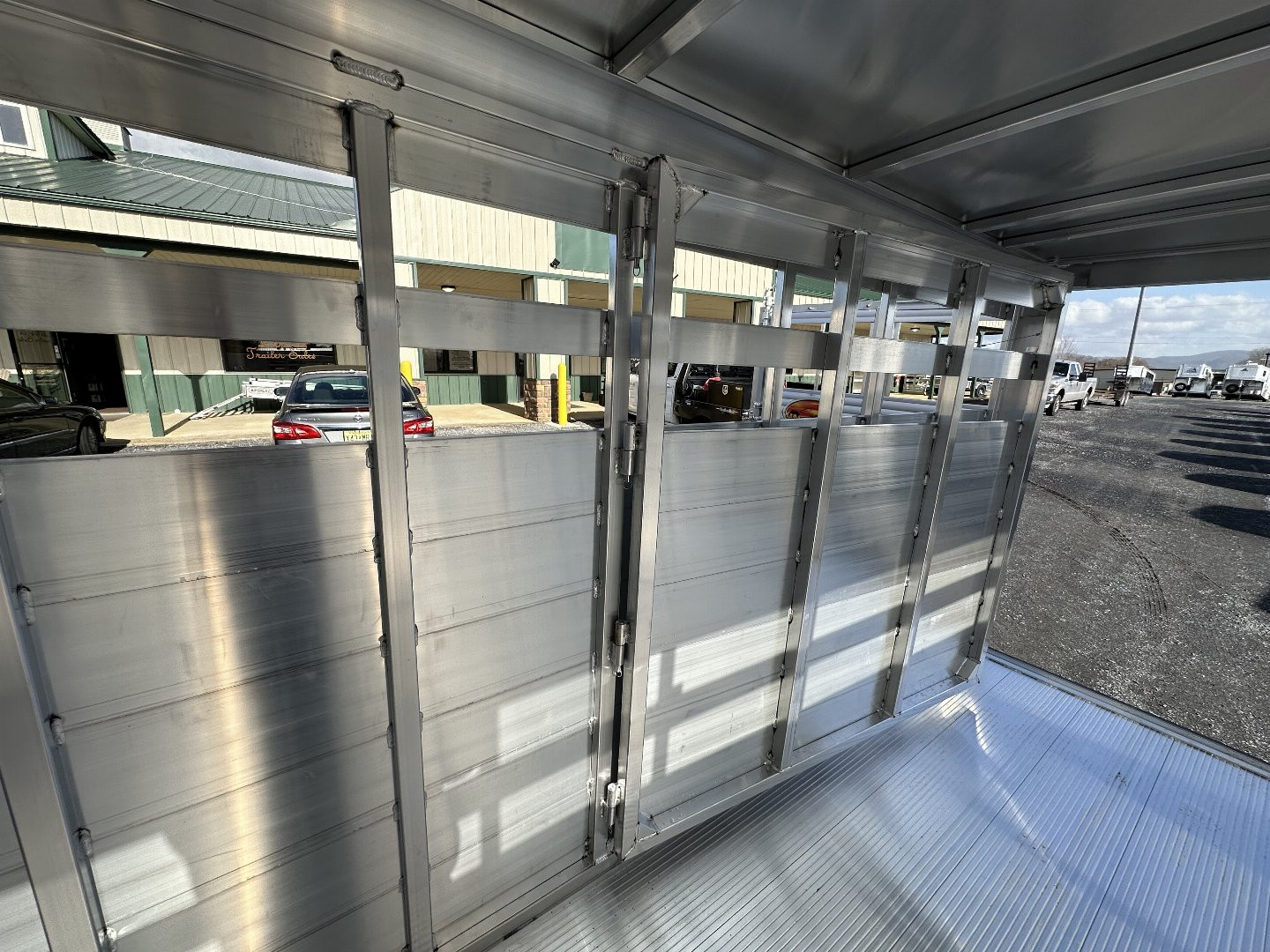 New 2025 Sundowner 16' GN RANCHER EXPRESS Stock / Stock Combo Trailer