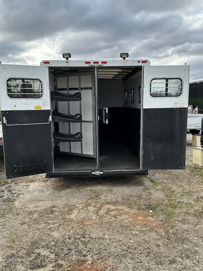 Used 2002 Sundowner 3H Trail Blazer III Horse Trailer