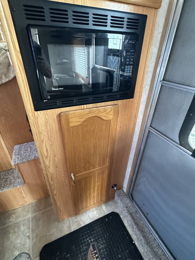 Used 2002 Sundowner 3H Trail Blazer III Horse Trailer